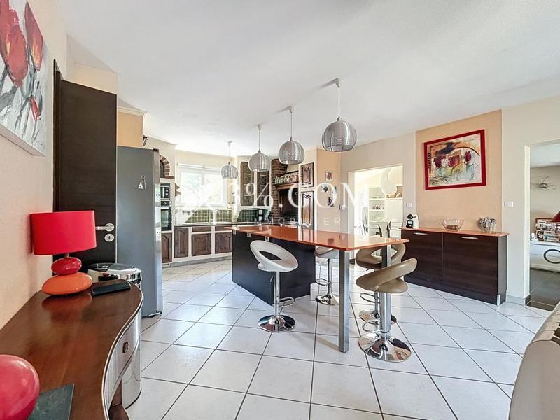 Maison - 182 m² - 8 pièces