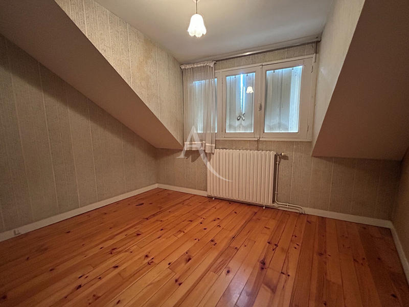 Maison - 210 m² - 7 pièces