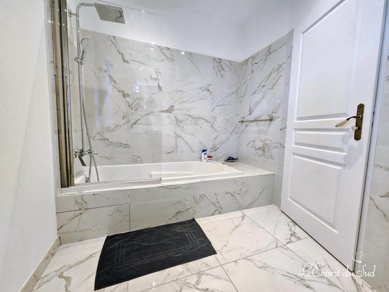 Maison - 184 m² - 8 pièces