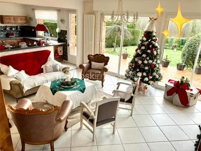 Maison - 230 m² - 7 pièces