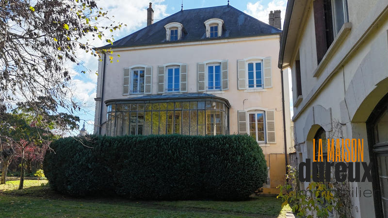 Maison - 310 m² - 12 pièces