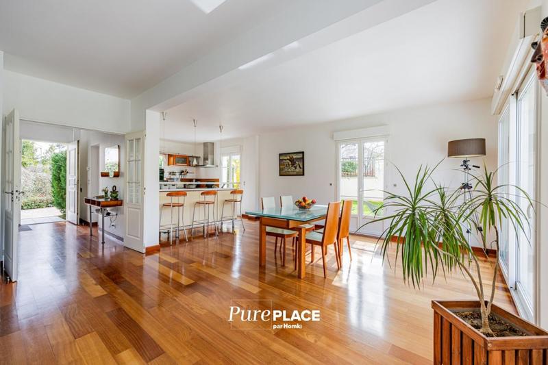 Maison - 205 m² - 8 pièces