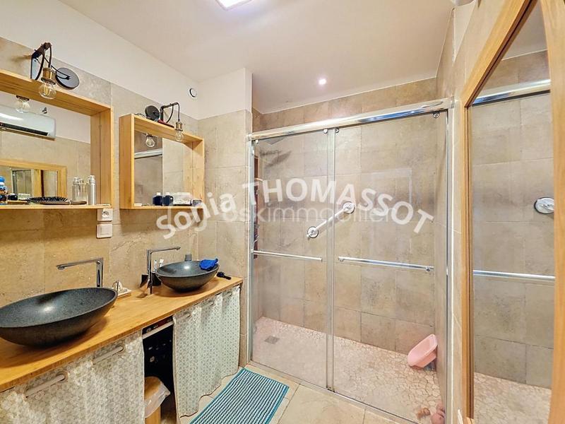 Maison - 210 m² - 8 pièces