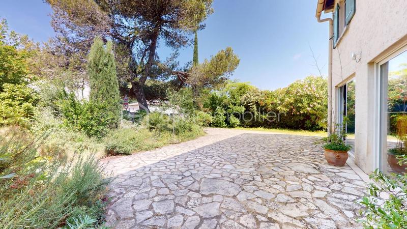 Maison traditionnelle - 117 m² - 5 pièces