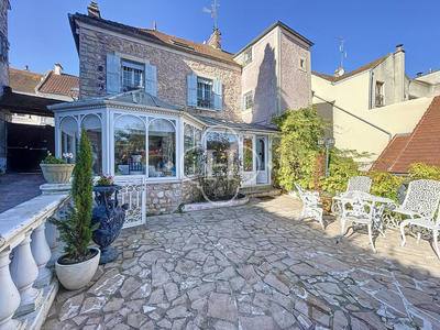 Maison ancienne - 316 m² - 8 pièces