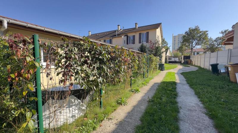 Maison - 221 m² - 16 pièces