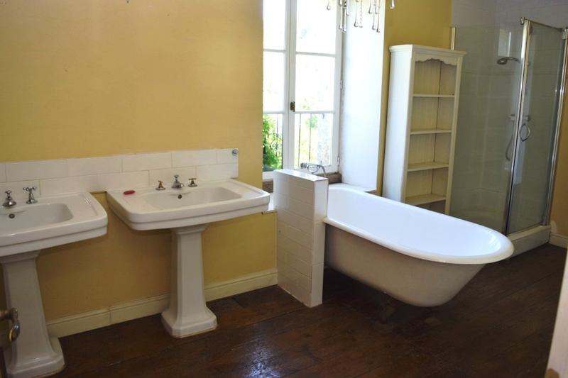 Maison - 202 m² - 9 pièces