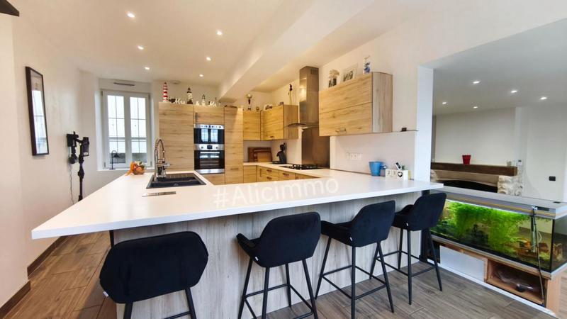 Maison - 195 m² - 7 pièces