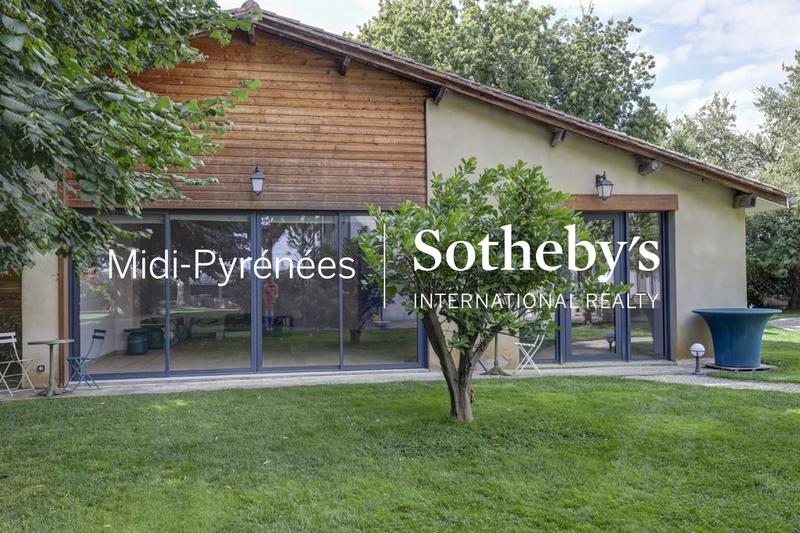 Maison - 542 m² - 15 pièces