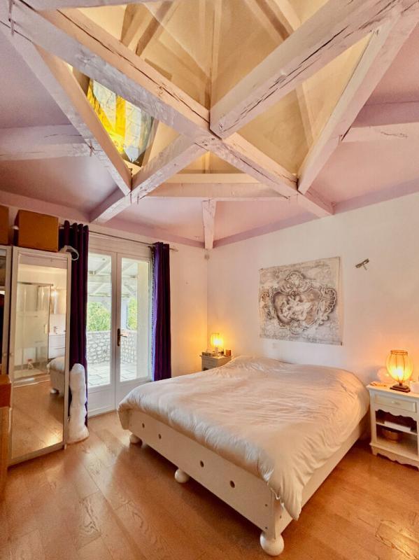 Maison - 270 m² - 8 pièces