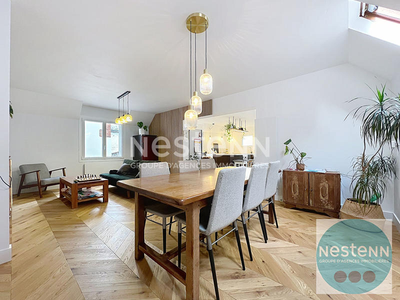 Maison - 256 m² - 9 pièces