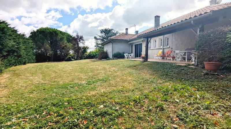 Maison - 219 m² - 9 pièces