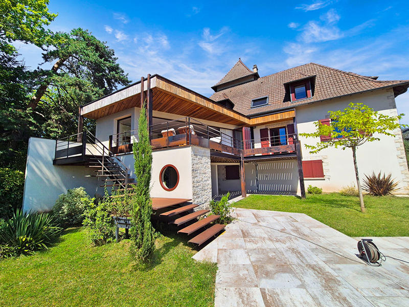 Maison - 368 m² - 8 pièces