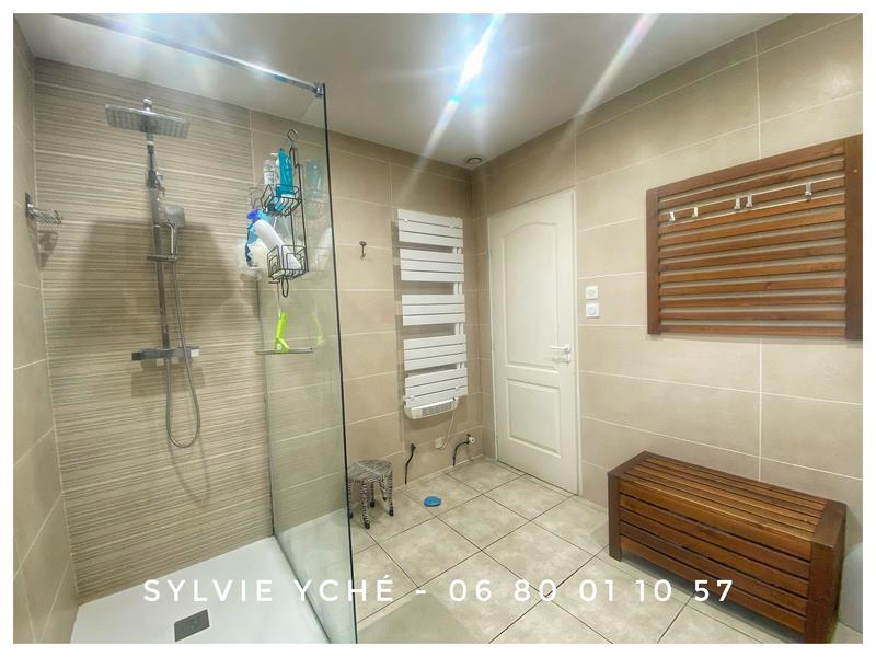 Villa - 151 m² - 6 pièces