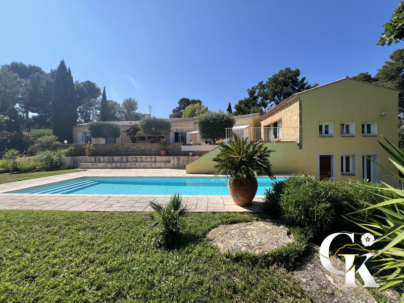 Maison - 250 m² - 7 pièces