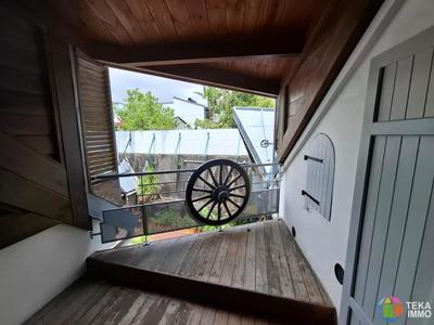 Maison de ville - 201 m² - 9 pièces