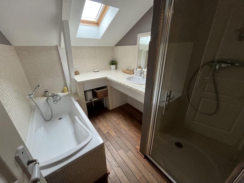 Villa - 216 m² - 9 pièces