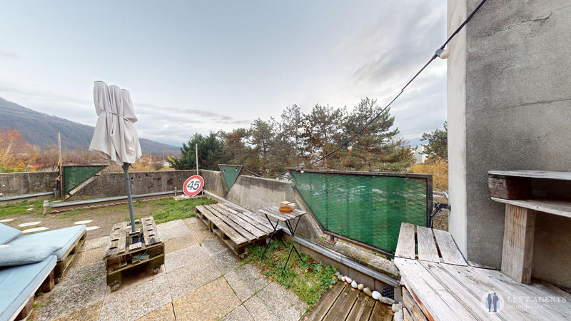 Appartement - 100 m² - 5 pièces