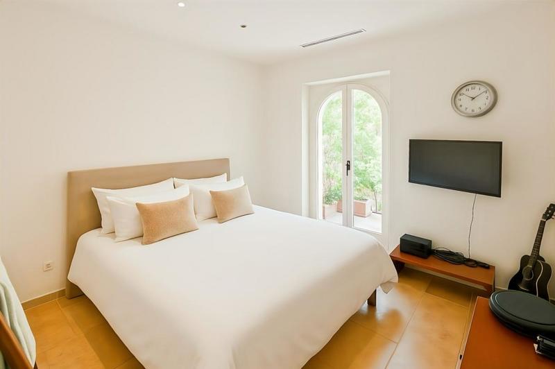 Maison - 220 m² - 5 pièces