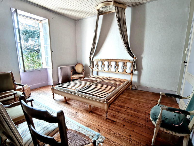 Maison - 219 m² - 8 pièces