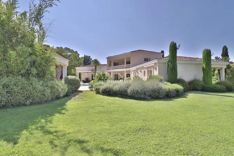 Maison - 320 m² - 8 pièces