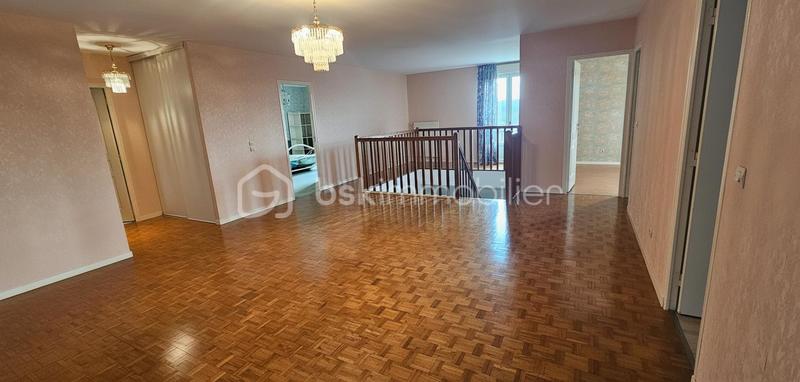 Demeure - 241 m² - 8 pièces