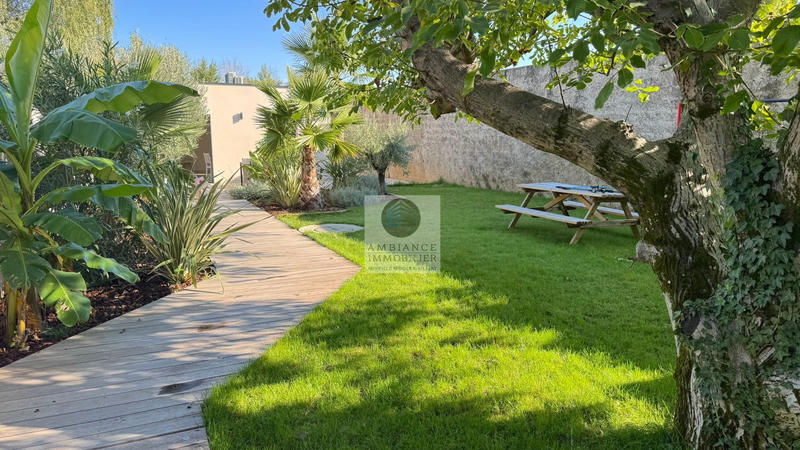 Maison - 235 m² - 8 pièces