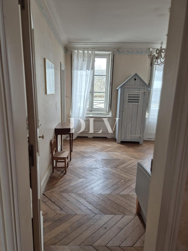 Maison - 305 m² - 11 pièces