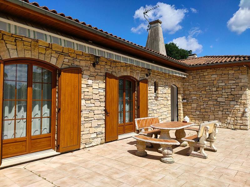 Maison - 360 m² - 8 pièces