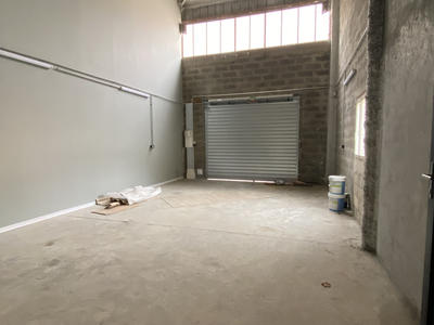 Entrepôt - 77 m²