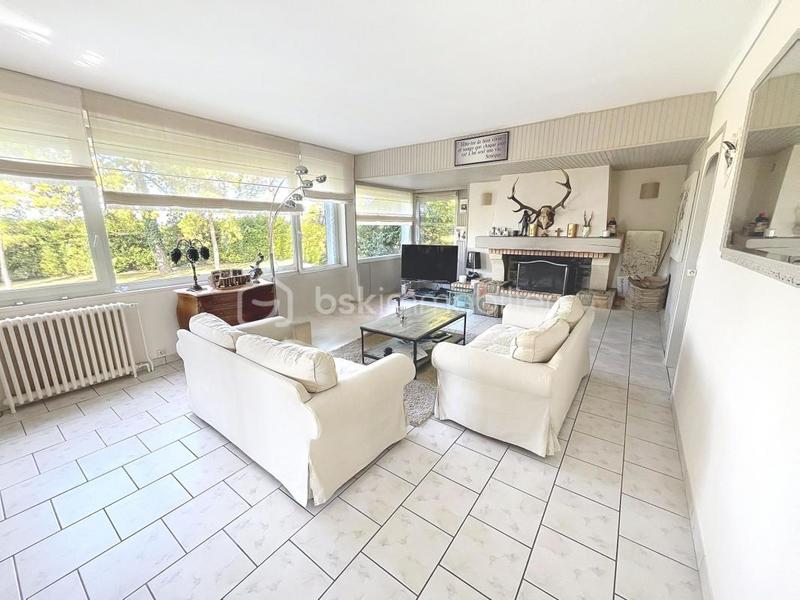 Pavillon - 210 m² - 8 pièces