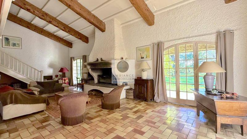 Maison - 240 m² - 7 pièces