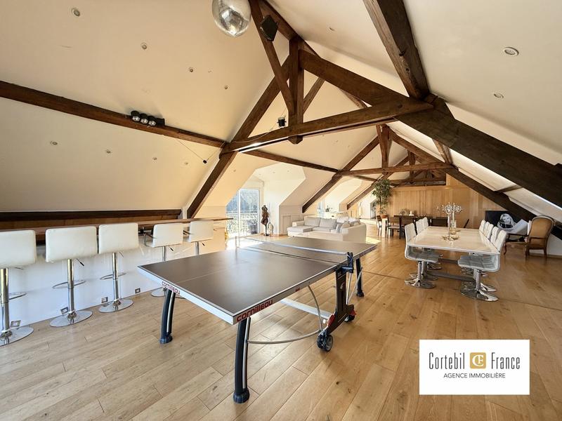 Maison - 512 m² - 11 pièces