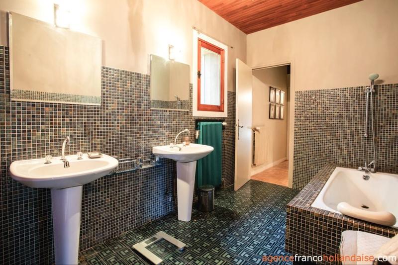 Villa - 216 m² - 8 pièces