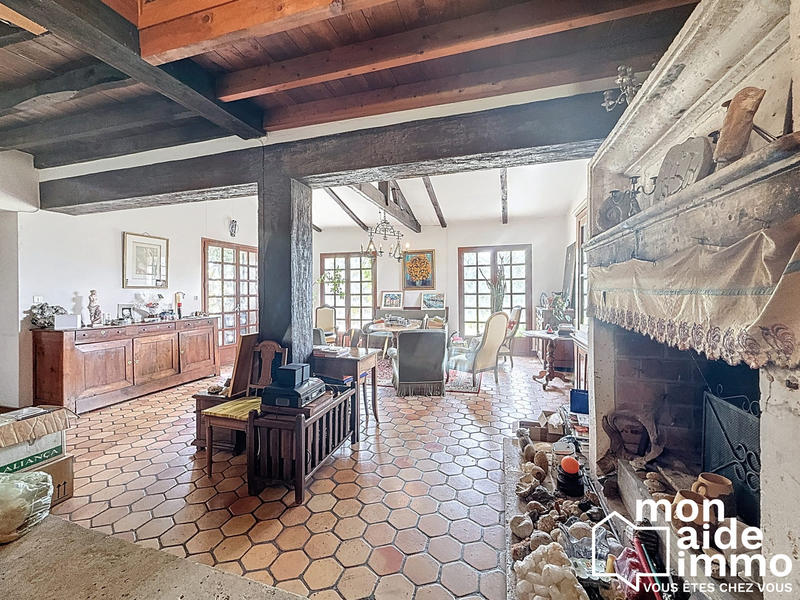 Maison - 240 m² - 8 pièces