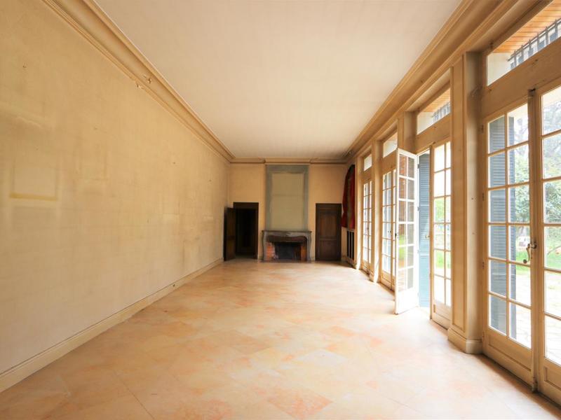 Maison - 247 m² - 7 pièces