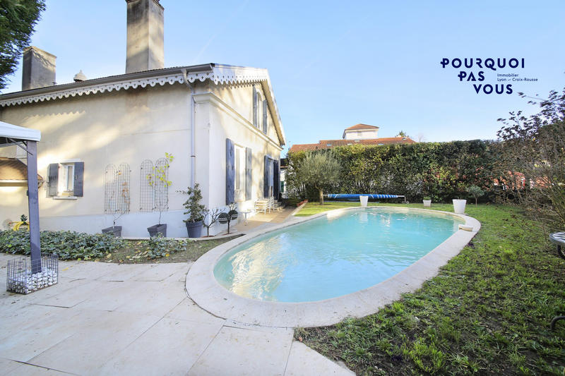 Maison - 400 m² - 10 pièces