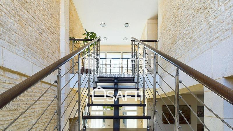 Maison - 423 m² - 17 pièces