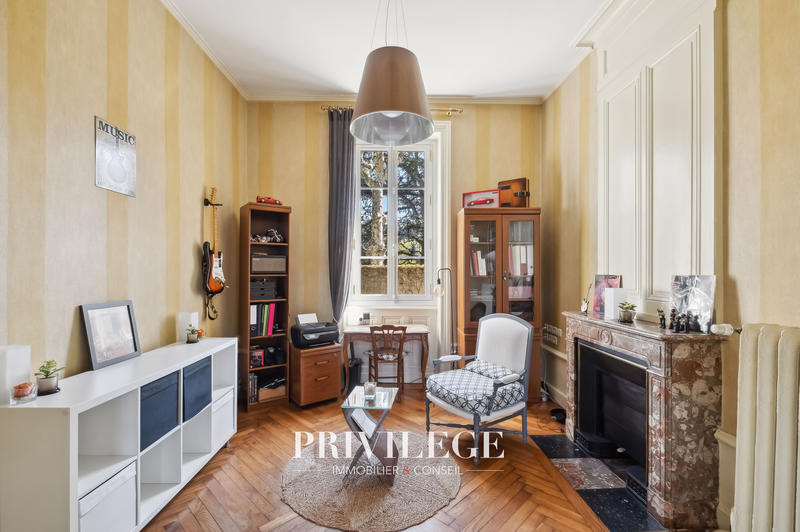 Maison - 250 m² - 8 pièces