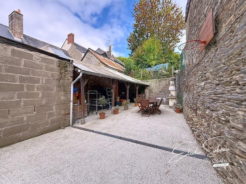 Maison - 166 m² - 8 pièces