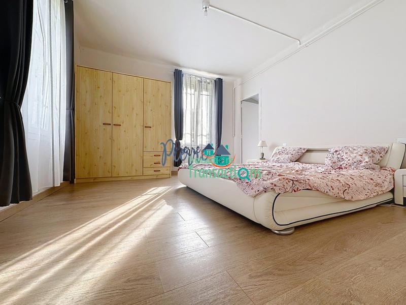 Maison traditionnelle - 171 m² - 7 pièces