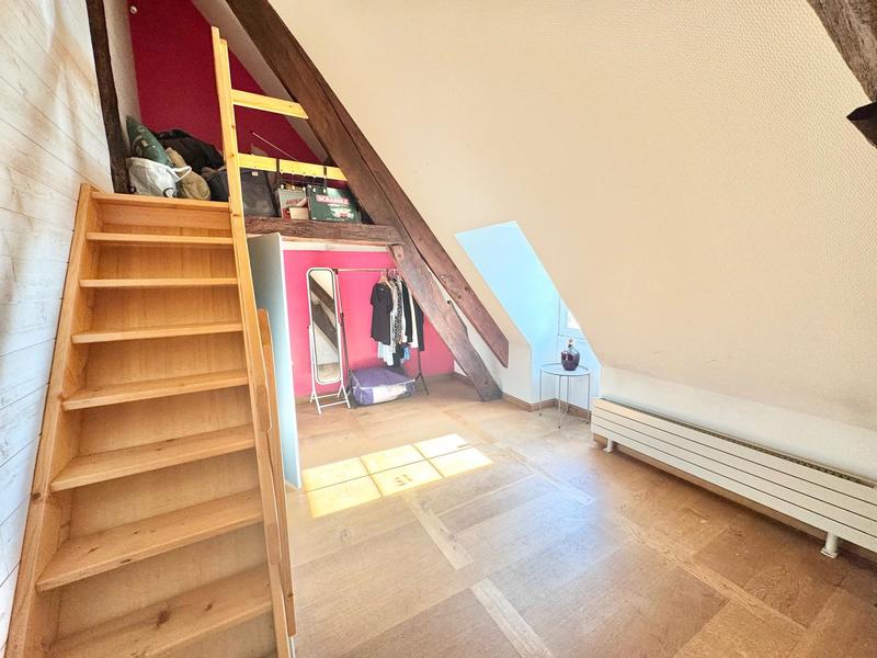 Maison - 215 m² - 9 pièces