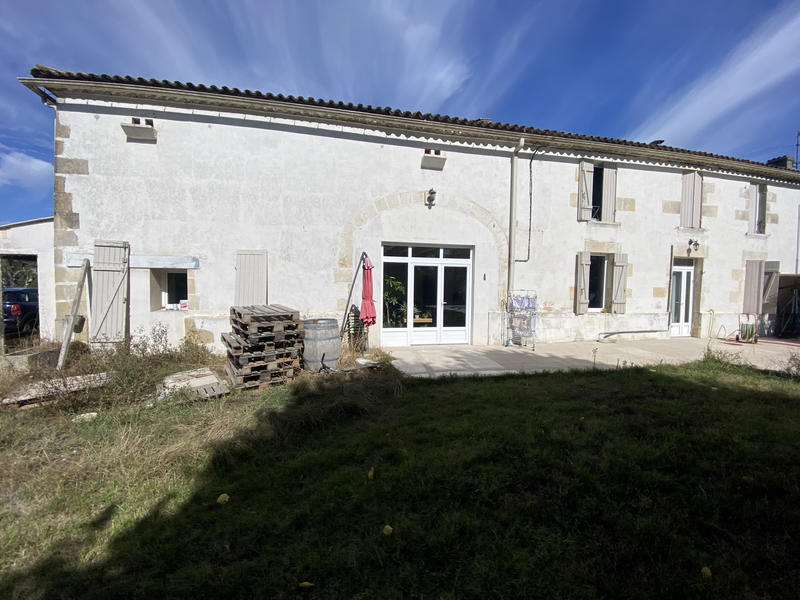 Maison - 241 m² - 6 pièces