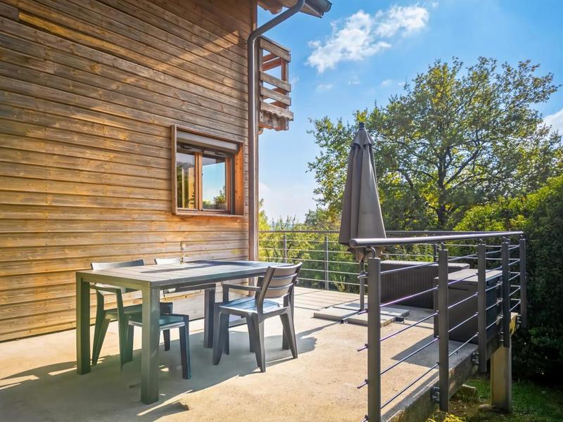 Maison - 180 m² - 8 pièces