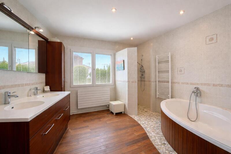 Maison - 169 m² - 7 pièces