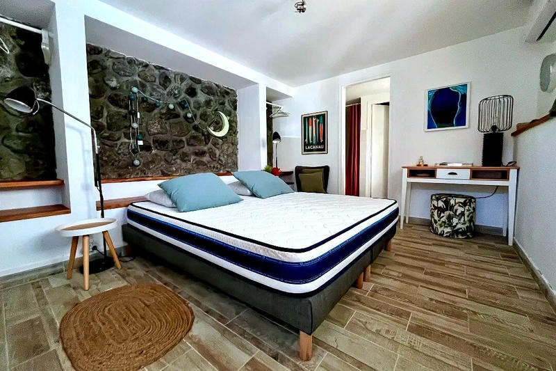 Maison - 240 m² - 8 pièces