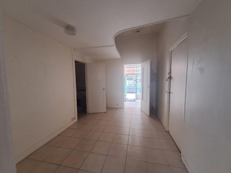 Local commercial - 53 m² - 4 pièces