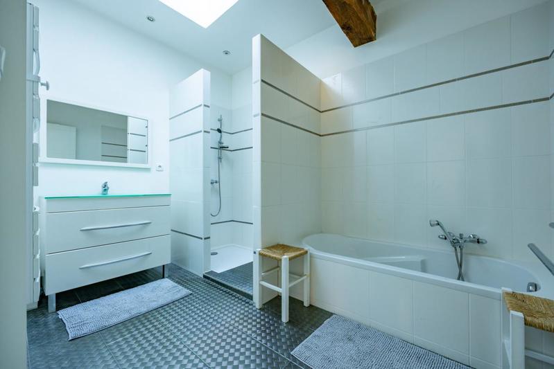 Propriété - 251 m² - 8 pièces