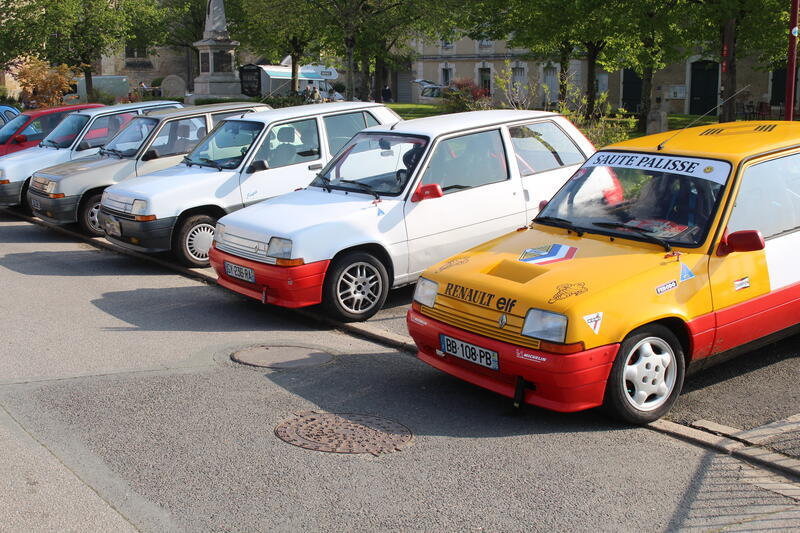 Vide grenier - exposition de voiture anciennes