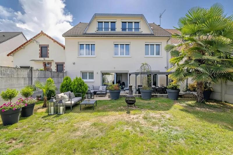 Maison - 213 m² - 6 pièces